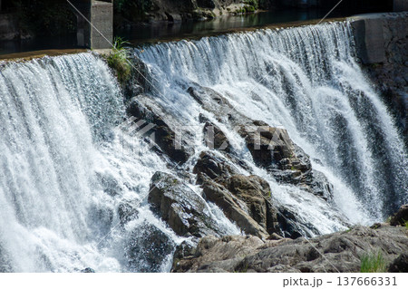長篠堰堤の余水吐（愛知県新城市） 137666331