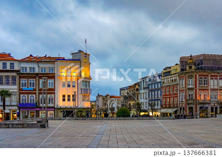 ポルトガル・ブラガのレプーブリカ広場と歴史的建物の街並み ポルトガル・ブラガのレプーブリカ広場と歴史的建物の街並み 137666381