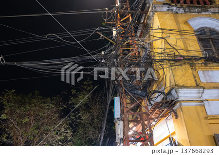 ホイアン旧市街 錯綜する電線, ホイアン, ベトナム 137668293