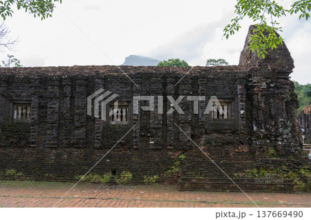 ミーソン遺跡の寺院跡, クアンナム省, ベトナム 137669490