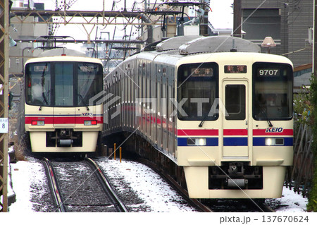 ［KO］冬の京王本線8000系・9000系電車（各停：8両編成） 137670624