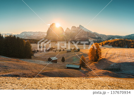 Sunrise over Alpe di Suisi with Sassolungo and Sassopiatto mountian peak on grass hill in Dolomites Sunrise over Alpe di Suisi with Sassolungo and Sassopiatto mountian peak on grass hill in Dolomites 137670934