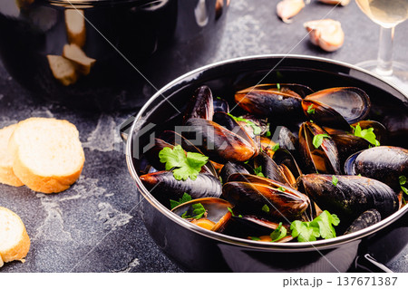 Delicious seafood mussels with sauce and parsley. 137671387