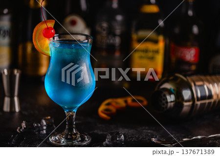 Glass of blue lagoon cocktail 137671389