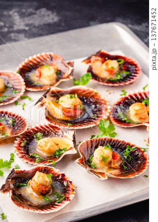 Cooked scallops with parsley Cooked scallops with parsley 137671452