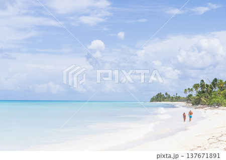 Mature couple walking on wonderful tropical beach at sunny day 137671891