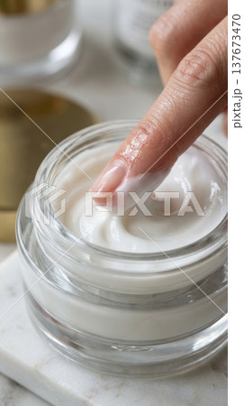 Thick Rich White Hair Repairing Mask Cream Swatch Texture Macro 137673470