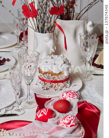 Artistic arrangement featuring porcelain and crystalware Artistic arrangement featuring porcelain and crystalware 137674348