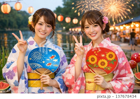 夏祭り　打ち上げ花火　浴衣姿 137678434