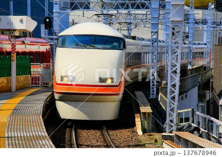 『とうきようスカイツリー駅・旧下り線ホーム』を行く… 東武特急【スペーシア】100系 『とうきようスカイツリー駅・旧下り線ホーム』を行く… 東武特急【スペーシア】100系 137678946