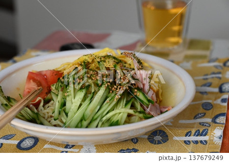 夏の定番、冷やし中華 137679249