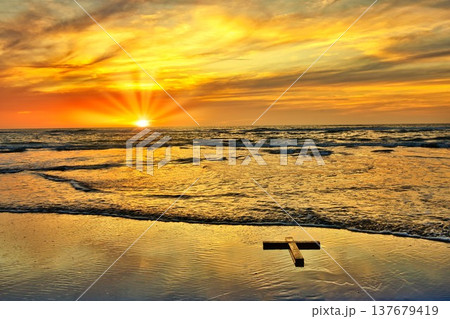 Golden Sunset Beach Cross Horizon Sun Rays 137679419