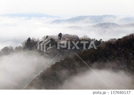 冬の雲海と備中松山城(天空の山城)25608 冬の雲海と備中松山城(天空の山城)25608 137680137