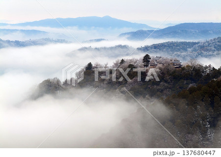 冬の雲海と備中松山城（天空の山城）25421 137680447