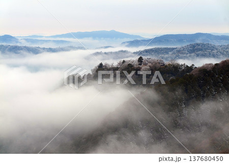 冬の雲海と備中松山城（天空の山城）25426 137680450