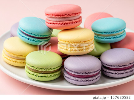 マカロン 137680582