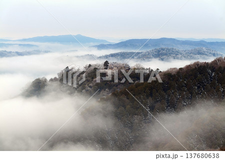 冬の雲海と備中松山城(天空の山城)25396 冬の雲海と備中松山城(天空の山城)25396 137680638