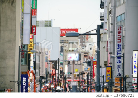 大宮駅東口の商店街 大宮駅東口の商店街 137680723