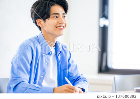 高校生　大学生　勉強 137680892