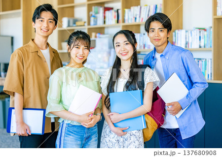 大学生　男女 137680908