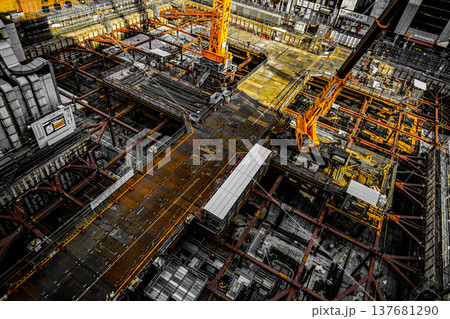 高層ビルの建設現場 高層ビルの建設現場 137681290