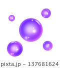 綺麗な紫色のシャボン玉 137681624