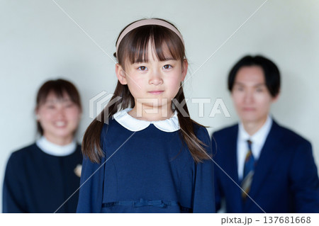 入学式、卒園式 親子イメージ 入学式、卒園式 親子イメージ 137681668