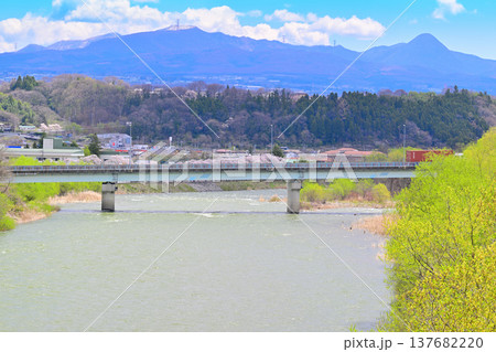 利根川地蔵橋からの風景 赤城連山 桜の咲く頃 群馬県沼田市 利根川地蔵橋からの風景 赤城連山 桜の咲く頃 群馬県沼田市 137682220