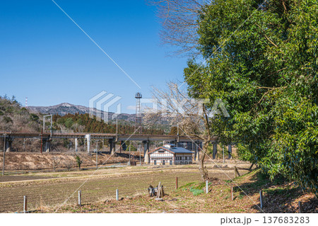 奥琵琶湖　山間の田園風景　滋賀県長浜市近江塩津 137683283