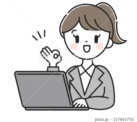パソコンの前でOKサインをする女性社員 137683758
