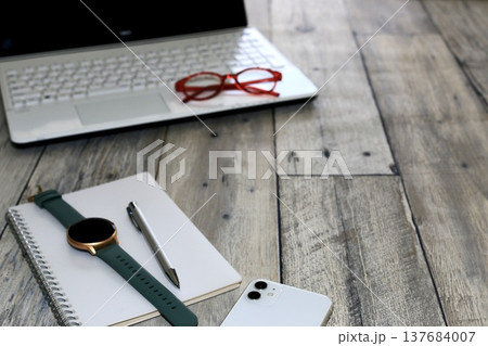 ビジネスイメージ　コピースペース 137684007