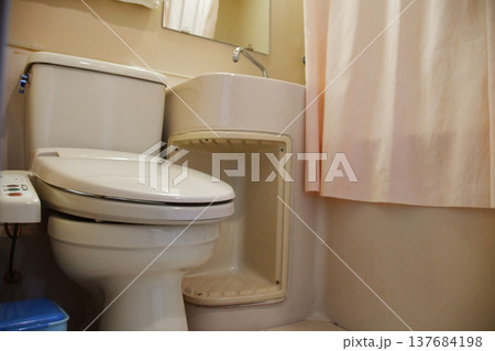 ホテルのユニットバス_04 137684198