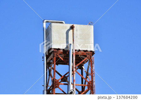 屋上の受水槽_01 137684200