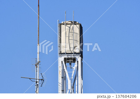 屋上の受水槽_08 137684206