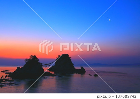 夜明けの豊後二見ヶ浦(佐伯市) 夜明けの豊後二見ヶ浦(佐伯市) 137685742