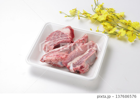 スペアリブ 137686576