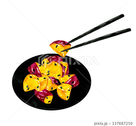 お皿に盛り付けた大学芋　手描き水彩イラスト素材 137687250