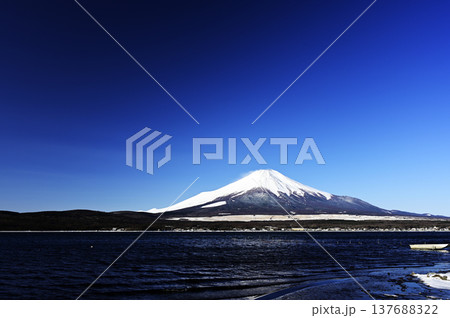 3月、山中湖岸の風景 (撮影地：山中湖岸) 137688322
