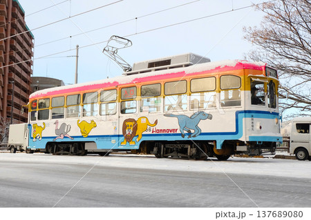 雪の橋を走る広島電鉄1156号車 雪の橋を走る広島電鉄1156号車 137689080