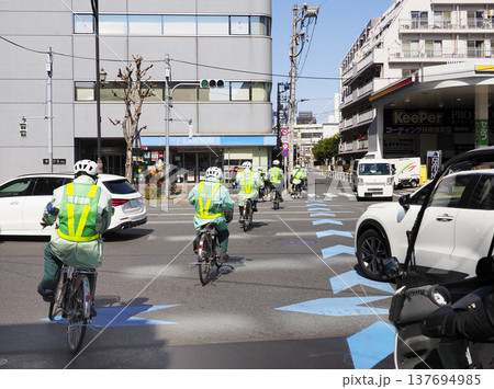 駐車監視員 137694985