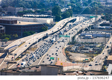 アメリカ　フリーウェイのイメージ 137696247
