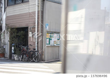 路地裏のある風景 路地裏のある風景 137696496
