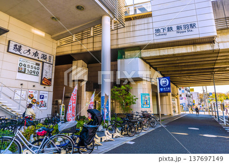 日本の横浜都市景観 横浜市営地下鉄 新羽駅などを望む…＝3月11日 137697149
