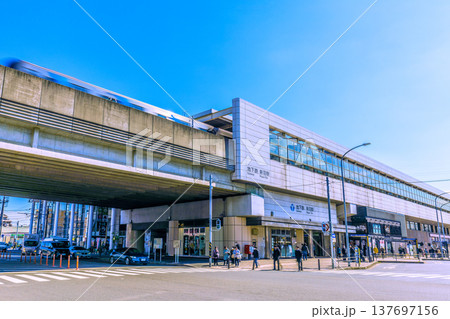 日本の横浜都市景観 横浜市営地下鉄 新羽駅などを望む…＝3月11日 137697156