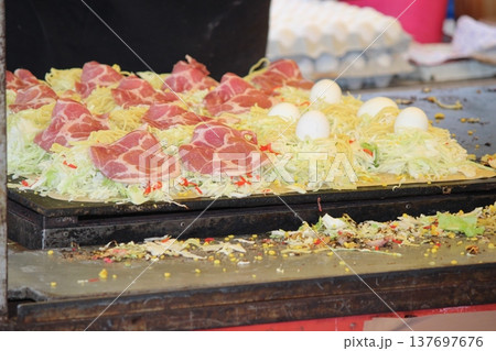 縁日 新鮮な野菜でお好み焼き 縁日 新鮮な野菜でお好み焼き 137697676