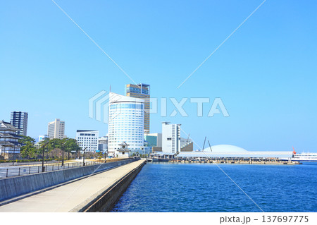 香川県高松市、サンポート高松の風景 香川県高松市、サンポート高松の風景 137697775