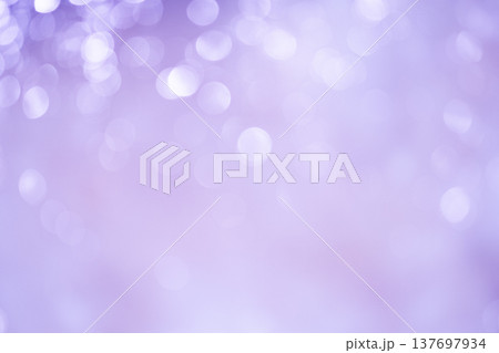 紫色のキラメキイメージ背景素材 137697934