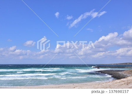 角島　コバルトブルービーチ　山口県下関市豊北町 137698157