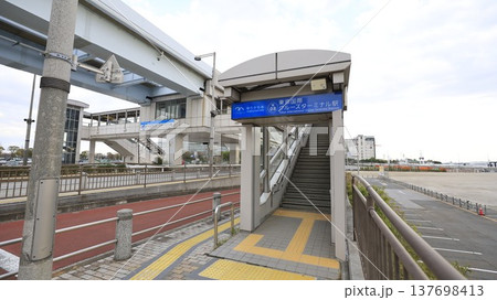 ゆりかもめの東京国際クルーズターミナル駅（旧「船の科学館駅」）の2A出口 137698413