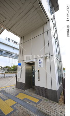 ゆりかもめの東京国際クルーズターミナル駅(旧「船の科学館駅」)のエレベーター出口(1A出口) ゆりかもめの東京国際クルーズターミナル駅(旧「船の科学館駅」)のエレベーター出口(1A出口) 137698421
